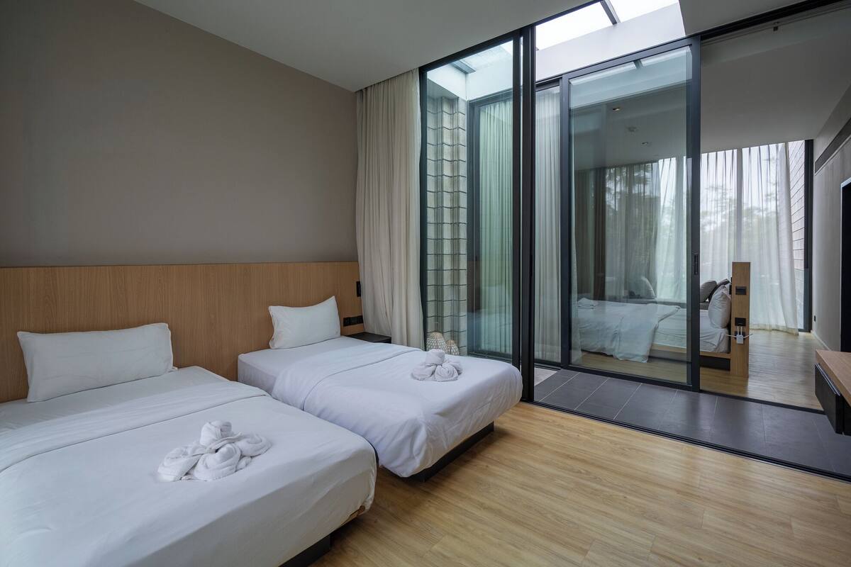 Coffres-forts dans les chambres, bureau, rideaux occultants