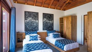 4 bedrooms, iron/ironing board, WiFi, bed sheets