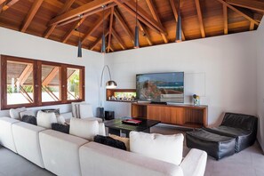 تلفزيون، ستيريو، مكتب