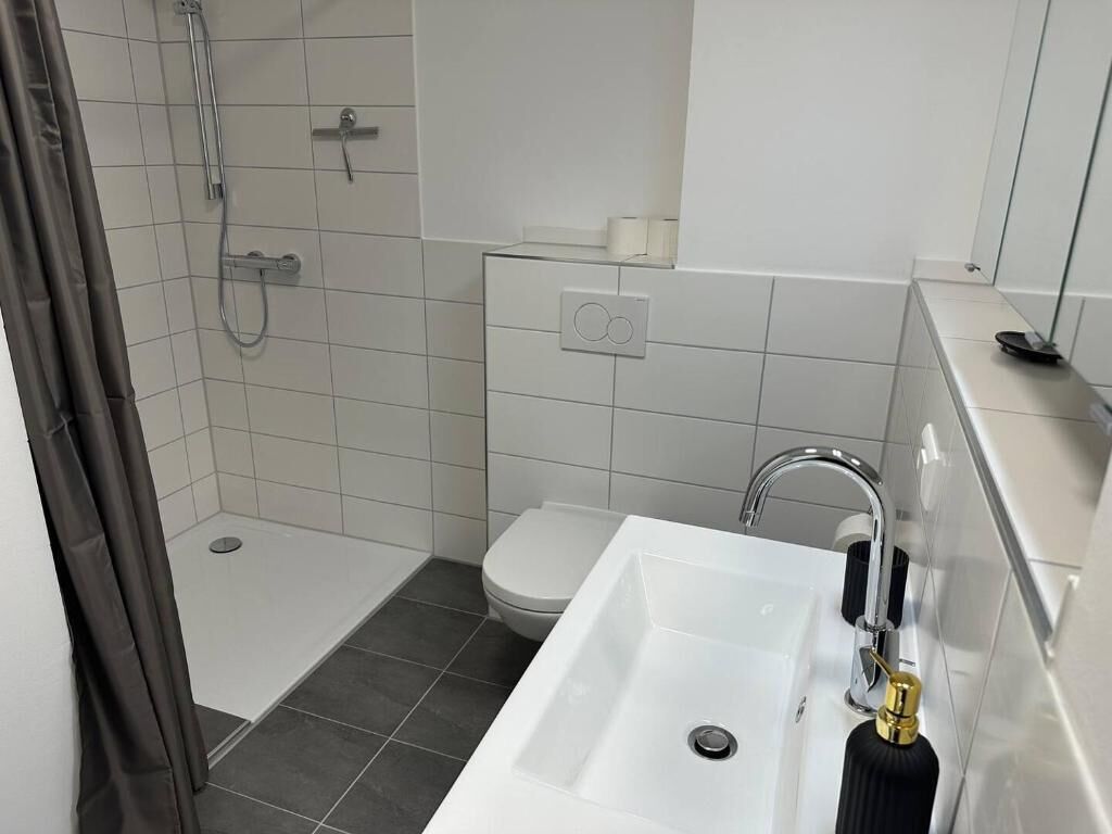 Haartrockner, Handtücher, Toilettenpapier