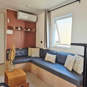 Living area - Le Cosy Mobil Home Pools and Beach 200 m away (Torreilles)