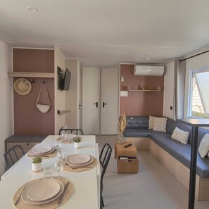 Dining - Le Cosy Mobil Home Pools and Beach 200 m away (Torreilles)