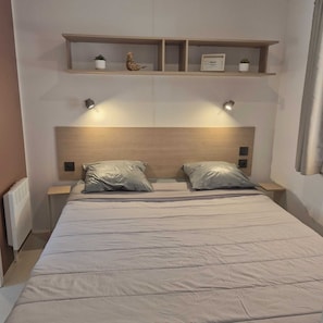 3 bedrooms, bed sheets - Le Cosy Mobil Home Pools and Beach 200 m away (Torreilles)