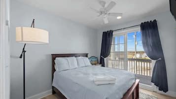 4 bedrooms, desk, iron/ironing board, WiFi