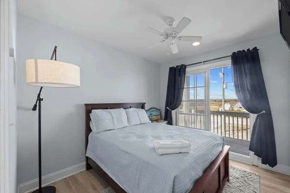 4 室のベッドルーム、デスク、アイロン / アイロン台、WiFi