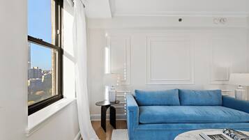 Kondominium, 1 kamar tidur, dapur, pemandangan taman | Brankas, meja kerja, ruang kerja ramah laptop, dan tirai kedap cahaya