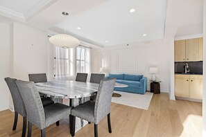 Condo, 1 Bedroom, Kitchen, Park View | In-room dining - Essex House (New York)