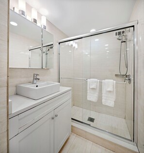 Condo, 1 Bedroom, Kitchen, Park View | Bathroom - Essex House (New York)
