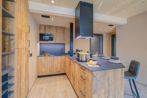 Family Apartment, Multiple Bedrooms (Leba 1) | Private kitchen | Fridge, microwave, stovetop, dishwasher