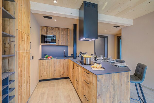 Family Apartment, Multiple Bedrooms (Leba 1) | Private kitchen