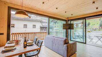 Family Apartment, Multiple Bedrooms (Leba 4) | Dining