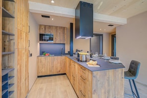Family Apartment, Multiple Bedrooms (Leba 2) | Private kitchen | Fridge, microwave, stovetop, dishwasher