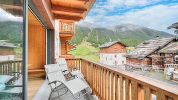 Family Apartment, Multiple Bedrooms (Leba 4) | Terrace/patio