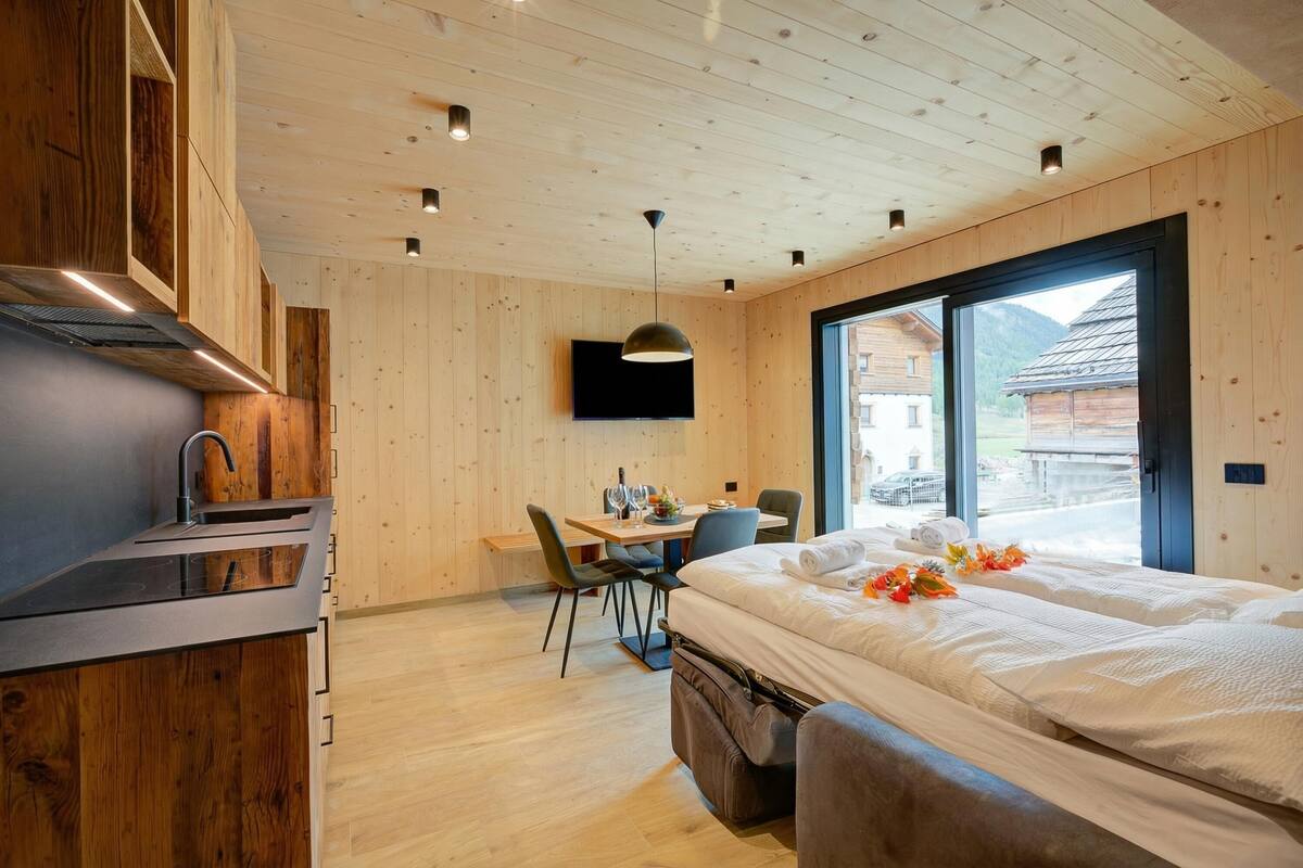 Family Apartment, Multiple Bedrooms (Leba 2) | Living area | 21-inch flat-screen TV with satellite channels