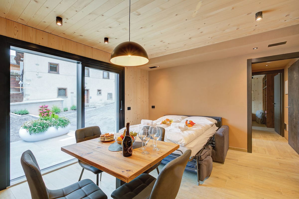 Family Apartment, 1 Bedroom, Microwave (Leba 1) | Dining