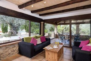 Table tennis - Villa Martorellet (Cala Sant Vicenç)