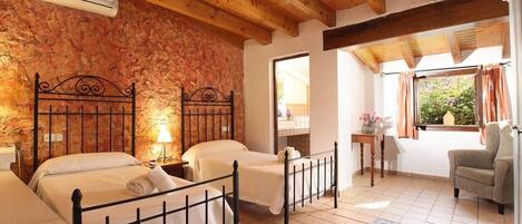 5 slaapkamers, een strijkplank/strijkijzer, gratis wifi, beddengoed