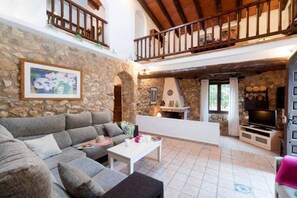 Table tennis - Villa Martorellet (Cala Sant Vicenç)