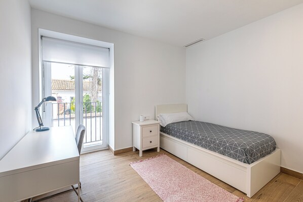 Single Room | Desk, free WiFi, wheelchair access