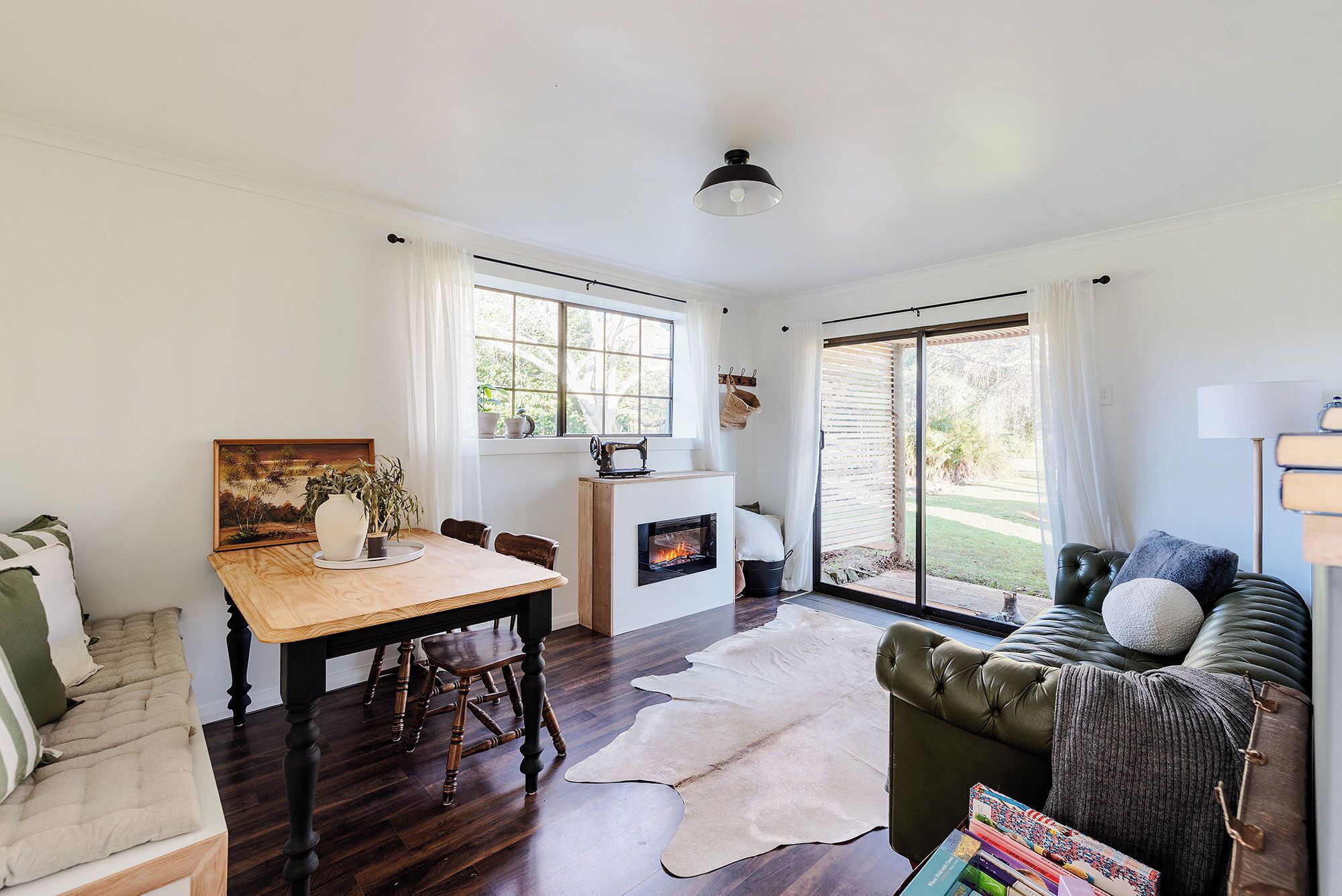 コンフォート アパートメント バルコニー バレービュー | リビング エリア