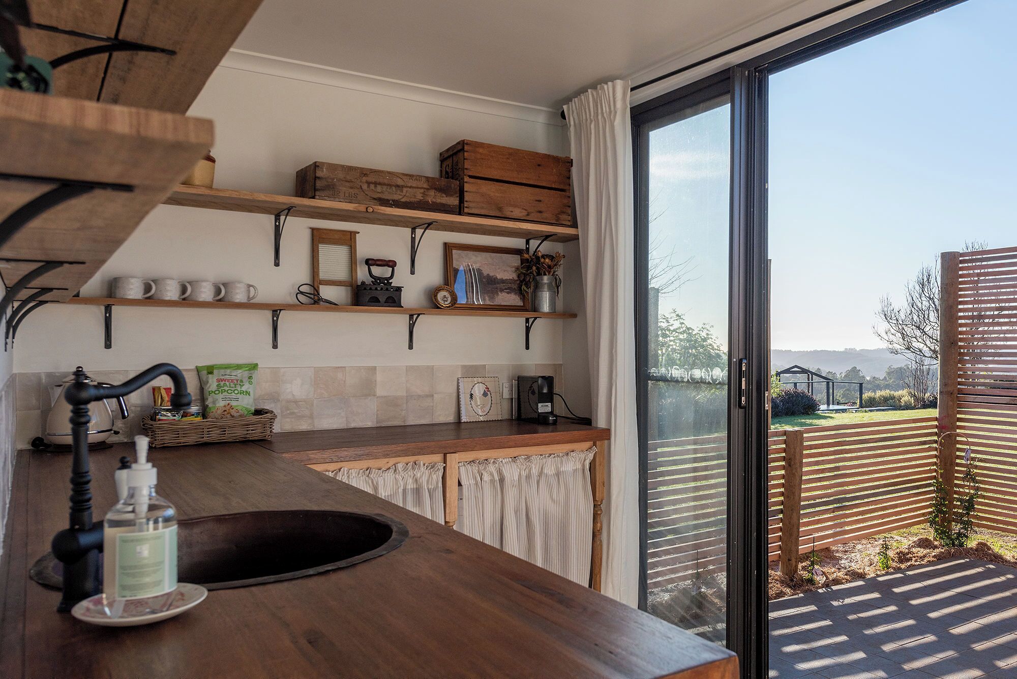 Apartamento Confort, balcón, vistas al valle | Cocina privada | Frigorífico grande, placa de cocina, lavavajillas y utensilios de cocina