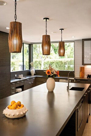 Luksustalo, useita sänkyjä, pääsy uima-altaalle, vuoristonäköala (Valea Estate) | Yksityinen keittiö