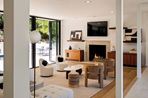 Luxury House, Multiple Beds, Pool Access, Mountain View (Valea Estate) | Interior