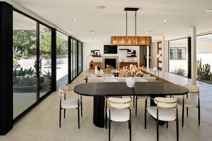 Casa de lujo, varias camas, acceso a la alberca, vista a la montaña (Valea Estate) | Restaurantes