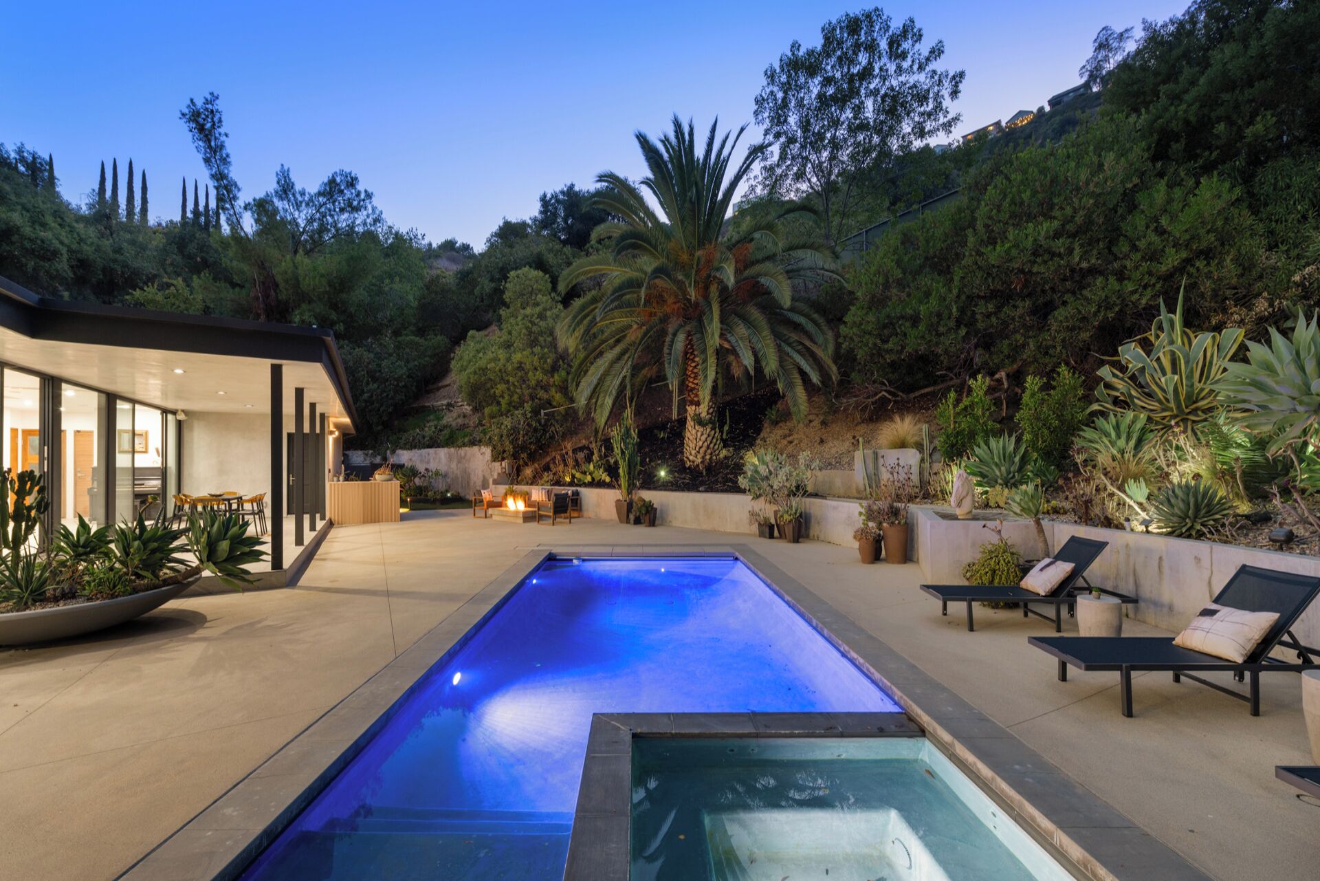 Outdoor pool, sun loungers