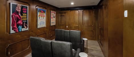 Luxury House, Multiple Beds, Pool Access, Mountain View (Valea Estate) | Interior