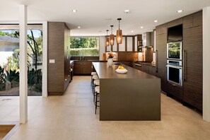 Casa de lujo, varias camas, acceso a la alberca, vista a la montaña (Valea Estate) | Cocina privada