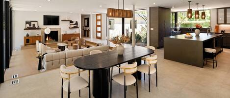 Luxury House, Multiple Beds, Pool Access, Mountain View (Valea Estate) | Dining