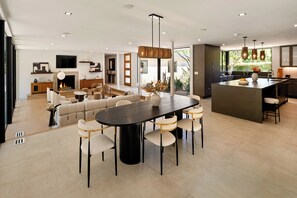 Luxury House, Multiple Beds, Pool Access, Mountain View (Valea Estate) | Dining