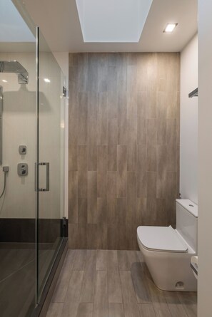 Luxury-Haus, Mehrere Betten, Poolzugang, Bergblick (Valea Estate) | Badezimmer | Handtücher