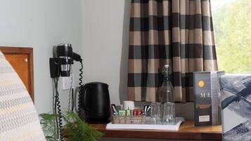 Kamar Quadruple Keluarga, kamar mandi pribadi, lantai dasar | Meja kerja, ruang kerja ramah laptop, dan Wi-Fi gratis