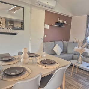 Dining - Le Coco Lodge Mobile home 150m from the beach 5-star campsite Water Park (Torreilles)