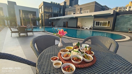 Daily buffet breakfast (INR 350 per person)