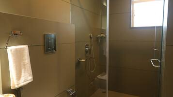 Deluxe Room | Bathroom