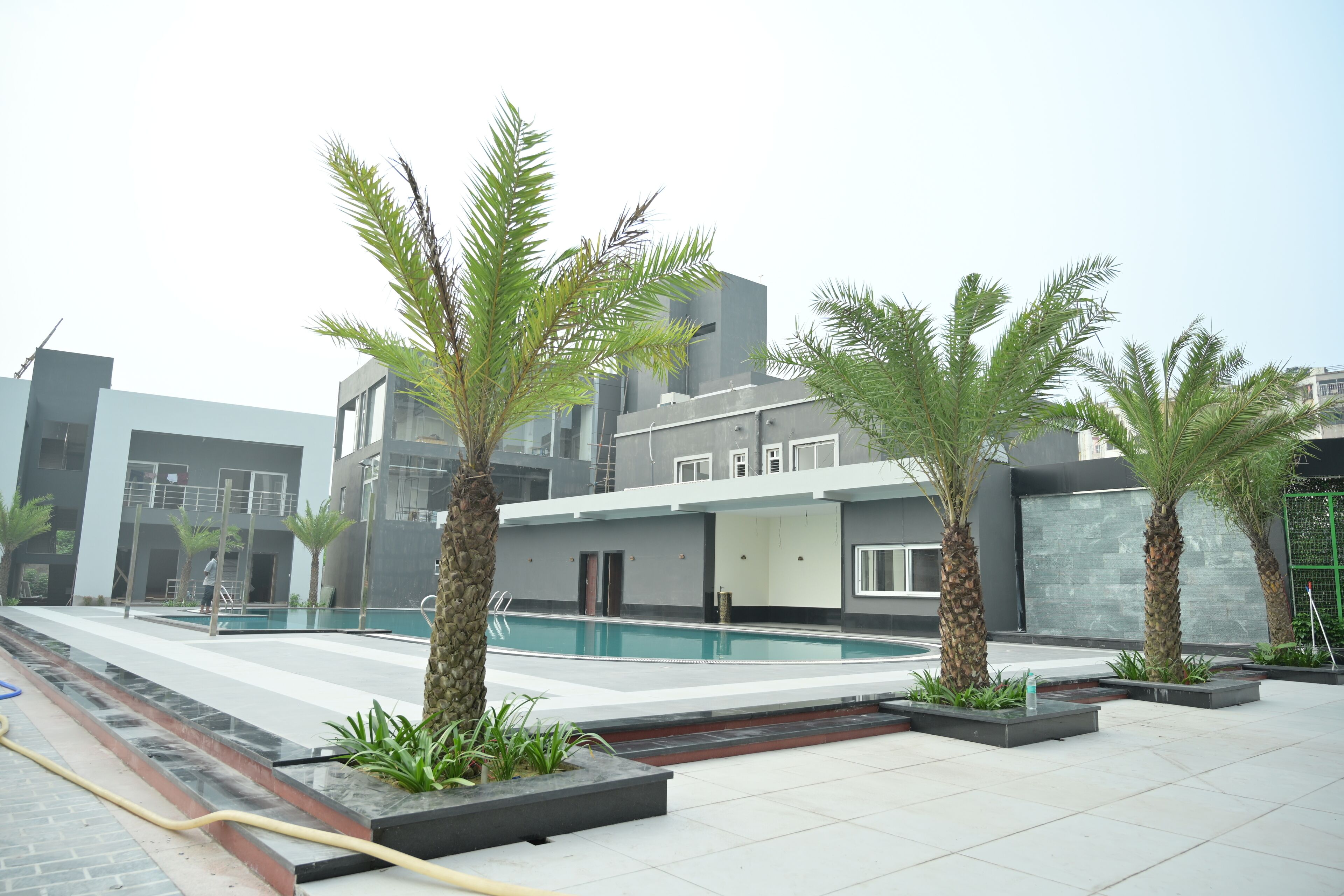 Vista frontal de la propiedad