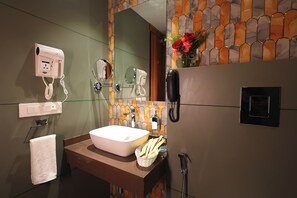 Junior Twin Room | Bathroom