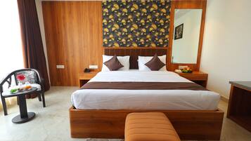 Deluxe Room | Iron/ironing board, free WiFi