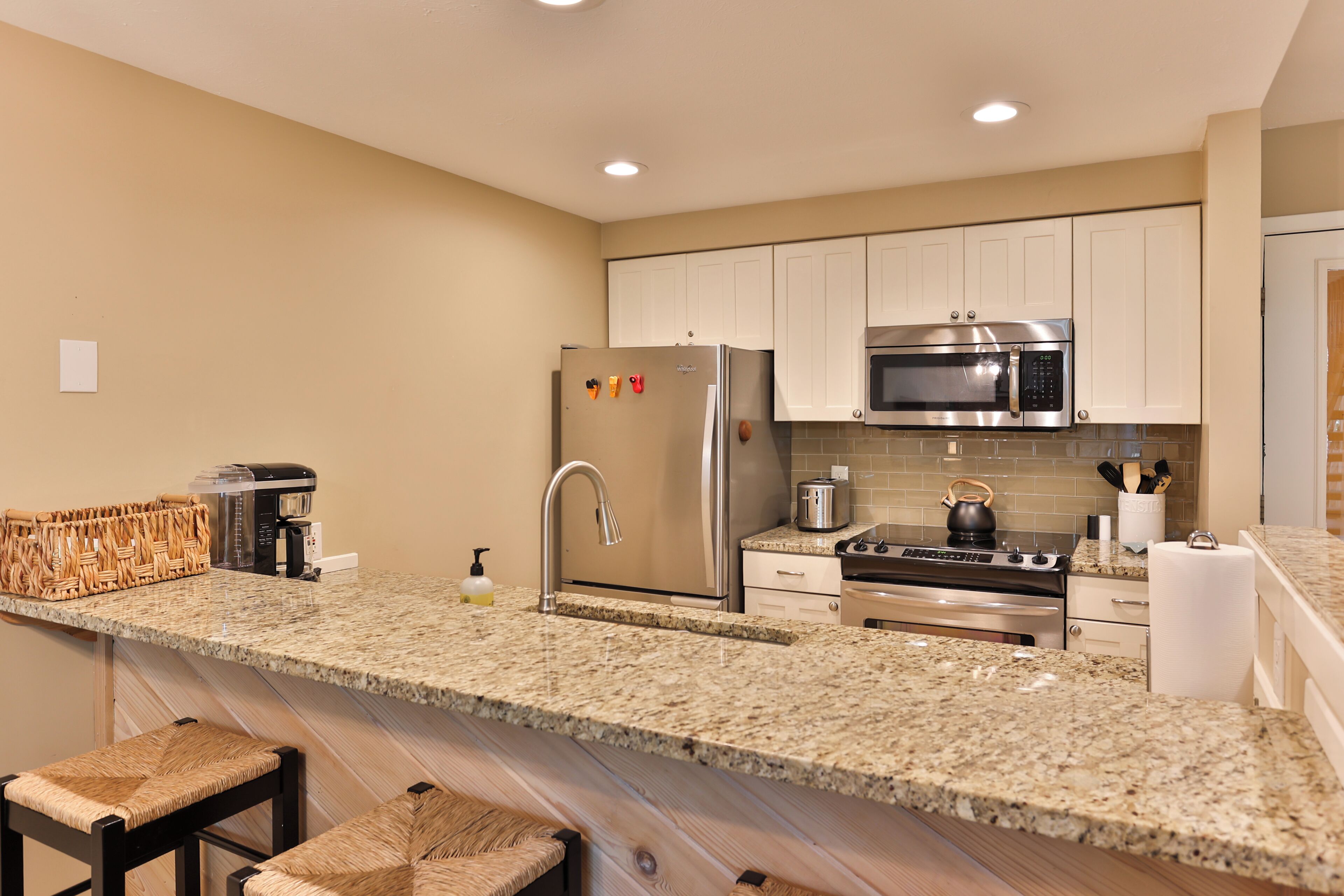 冰箱、微波炉、烤箱、炉灶