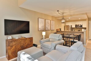 Smart TV, fireplace, ping pong, books - Skiing & Snow Adventures: Lodge with Resort Access (Harbor Springs)