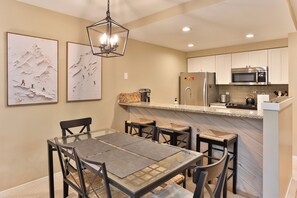 Dining - Skiing & Snow Adventures: Lodge with Resort Access (Harbor Springs)