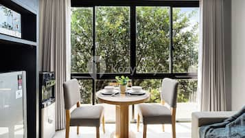 Departamento, 1 habitación, vista al resort | Comedor