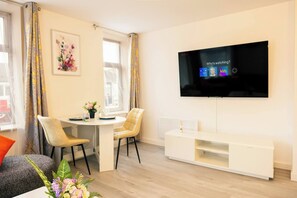 公寓, 3 間臥室 | 客廳 | 書籍