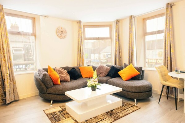 Appartement, 3 slaapkamers | Woonkamer | Boeken