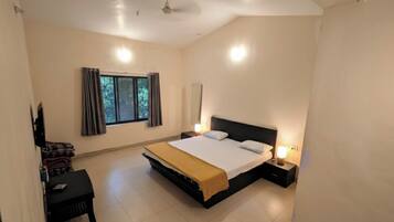 Family Villa | Laptop workspace, free WiFi