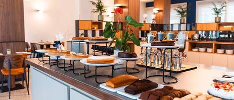 Ilmainen päivittäinen buffetaamiainen