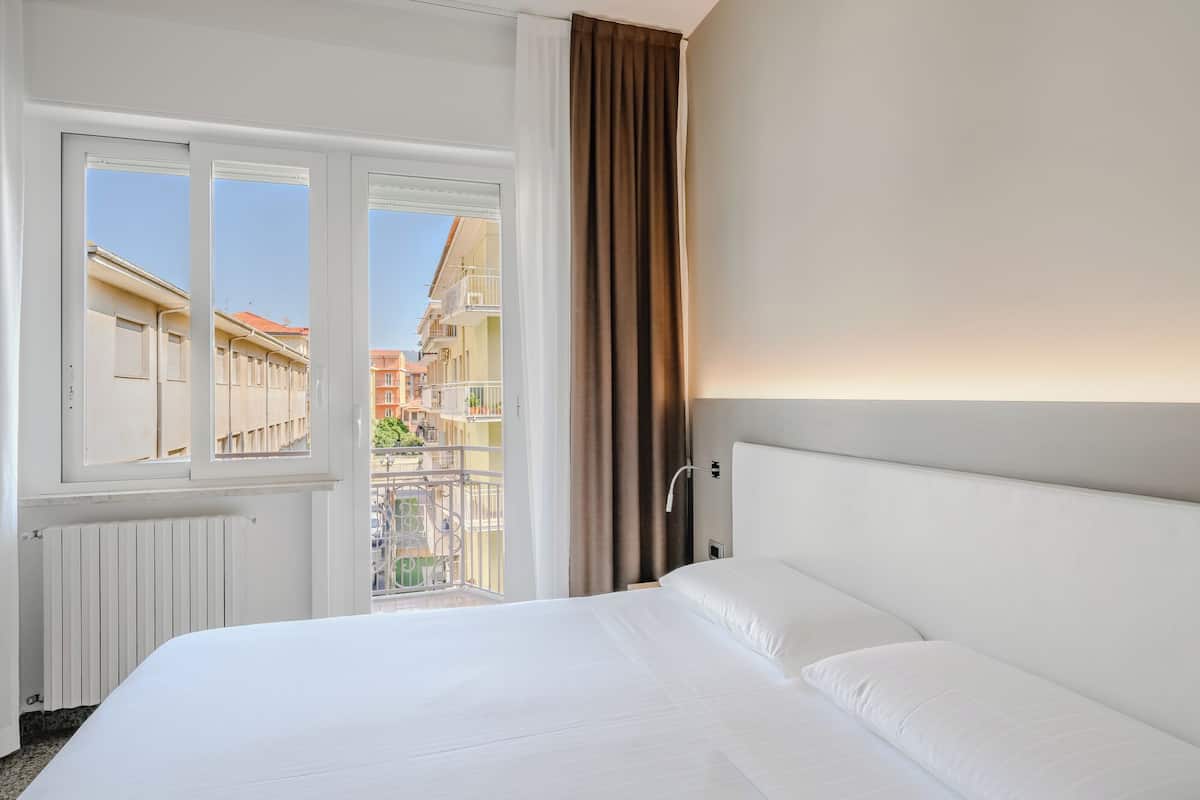 Chambre double, balcon | Minibar, coffre-fort, accĂšs au Wi-Fi (inclus)